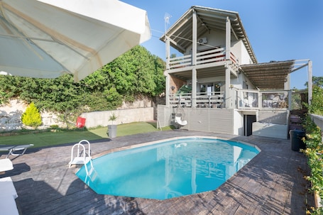 Pool. Villa de Madeira: Sea View Retreat with Wi-Fi, Air Conditioning, Private Pool & Jacuzzi
