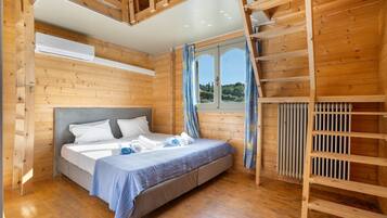 Iron/ironing board, WiFi, bed sheets, wheelchair access