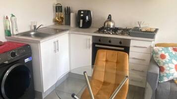 Apartment, 2 Bedrooms, Accessible, Balcony | Private kitchen