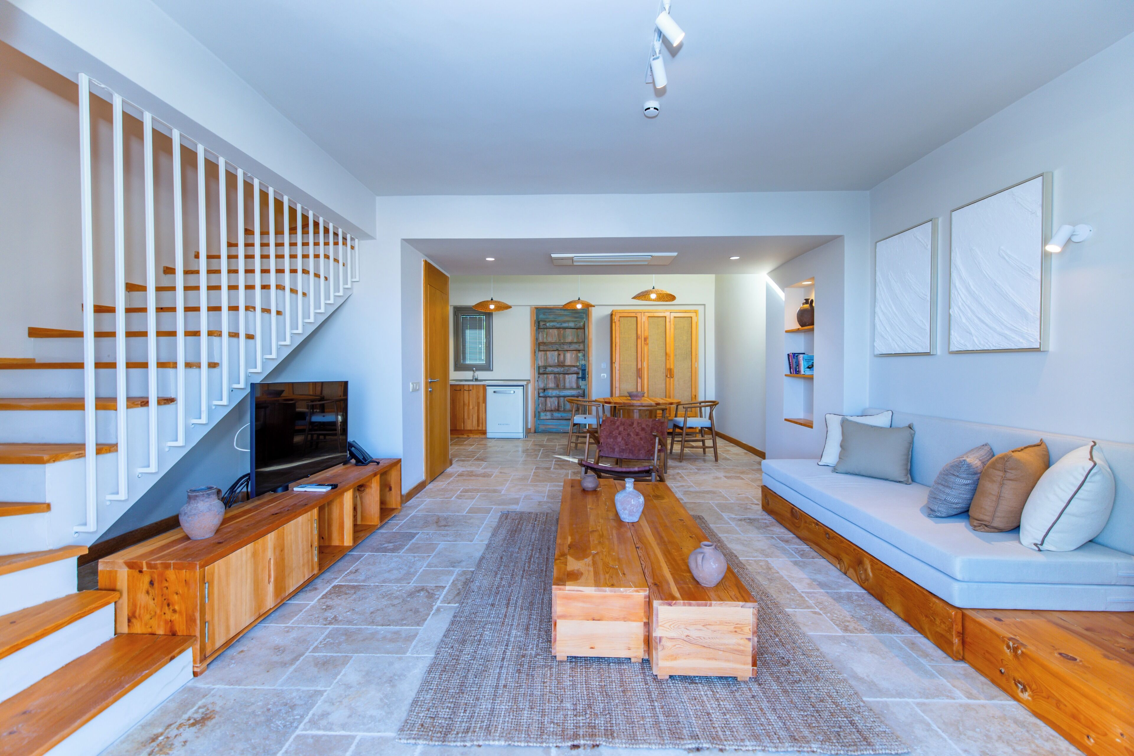 Luxury-Villa, Meerblick | Wohnbereich | 52-Zoll-Smart-TV mit Digitalempfang, Netflix, Streaming-Dienste