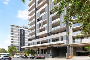 Exterior - Modern 2-Bed Apartment Near Airport (Wolli Creek)