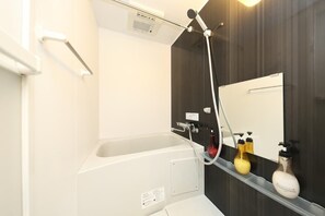 Shower, hair dryer, shampoo - Asakusa 5 min | 4 Guests | Kitchenette | Bath (Sumida City)