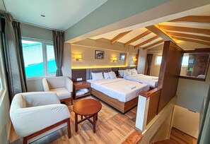Deluxe Suite, Mountain View - HOTEL OLD BELLEVUE (Darjeeling)