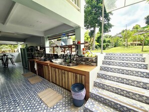 Villa, 6 habitaciones, piscina privada | Restaurante al aire libre