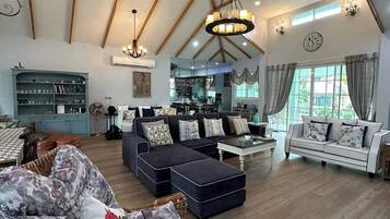 Villa, 6 Bedrooms, Private Pool | Living area