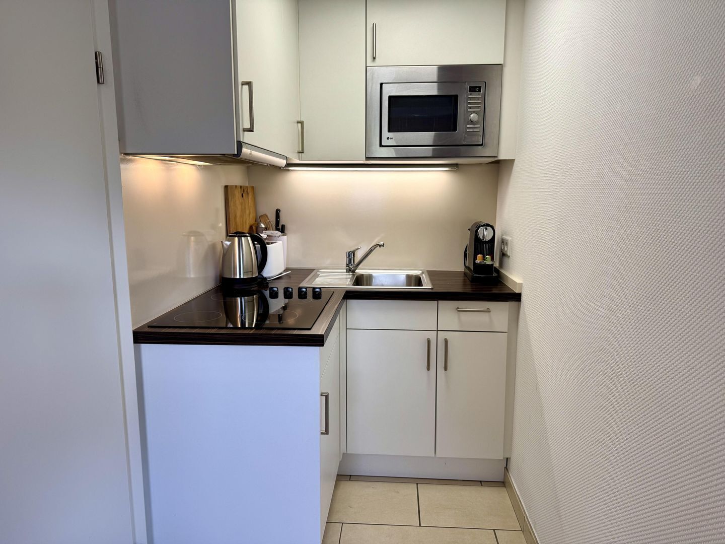 Fridge, microwave, coffee/tea maker, electric kettle