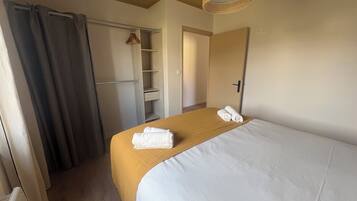3 bedrooms, internet, bed sheets