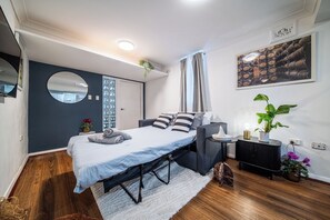 1 habitación, tabla de planchar con plancha, internet y ropa de cama 