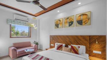 In-room safe, iron/ironing board, free WiFi