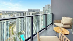 Property grounds - Bright & Cozy 1 Bedroom Miami Getaway with Balcony (Miami)