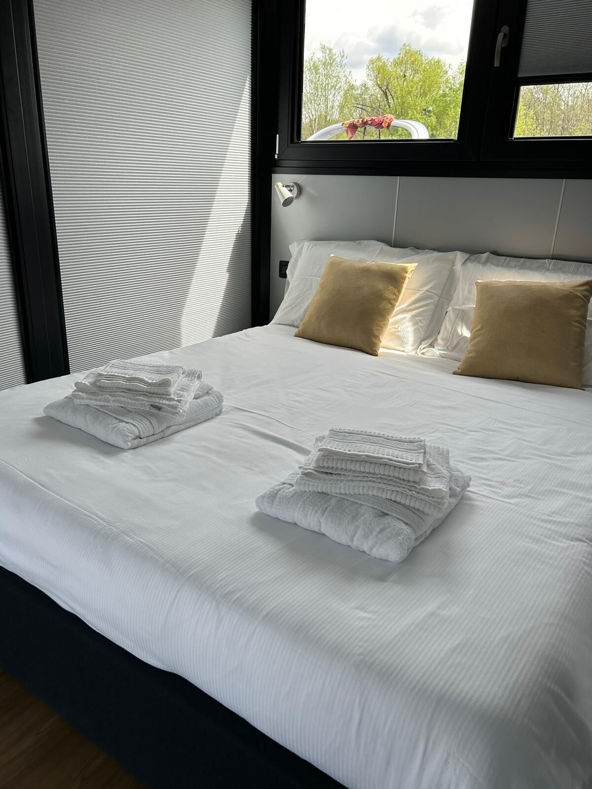 Mobile Home, River View