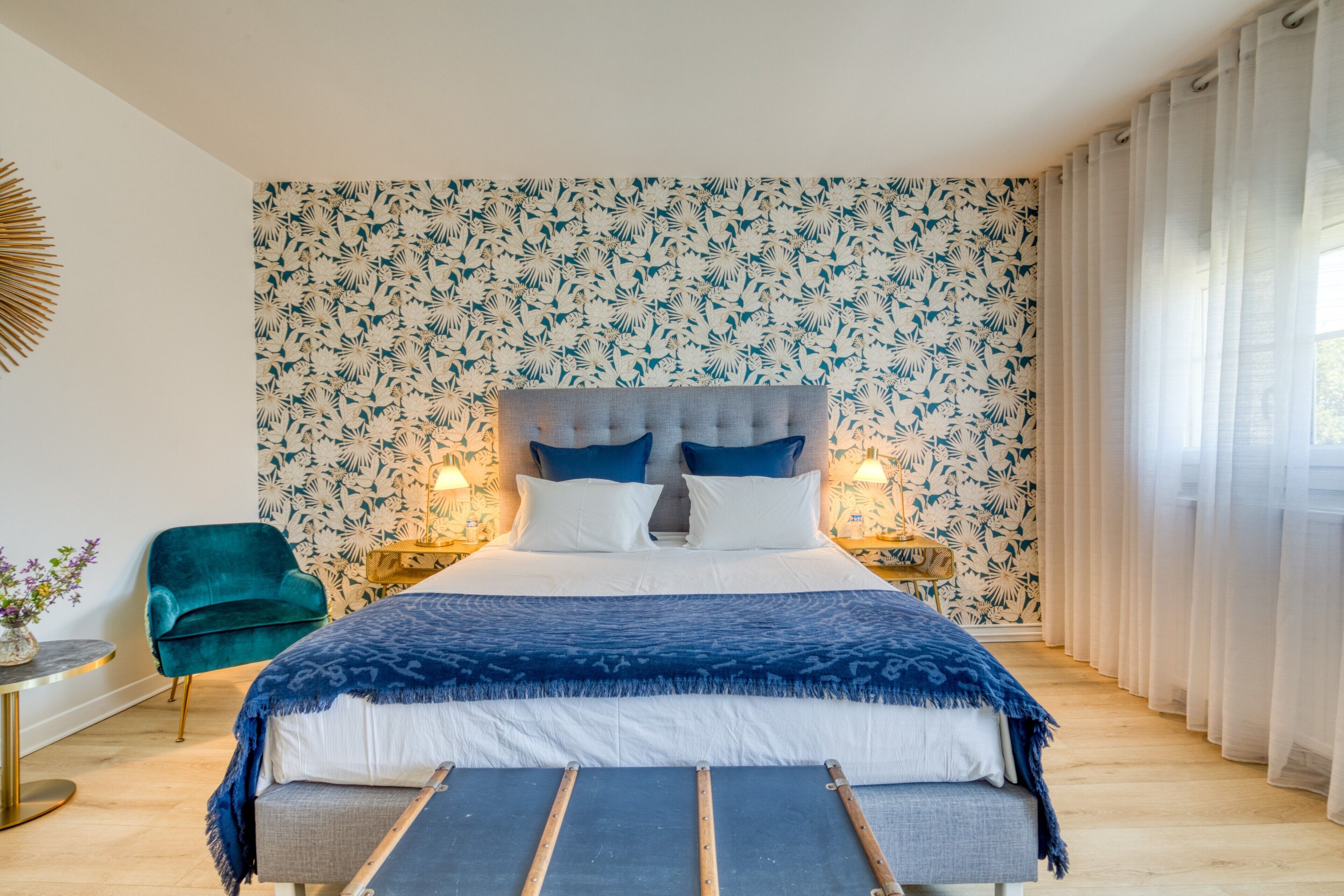 Iron/ironing board, WiFi, bed sheets