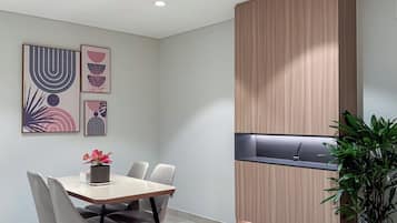 Basic Apartment, Balcony, City View | Dining