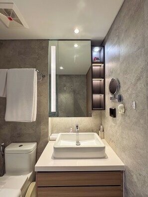 Basic Apartment, Balcony, City View | Bathroom - The Horizon Premium Apartments (Ho Chi Minh City)