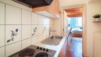 Microwave, oven, stovetop, coffee/tea maker
