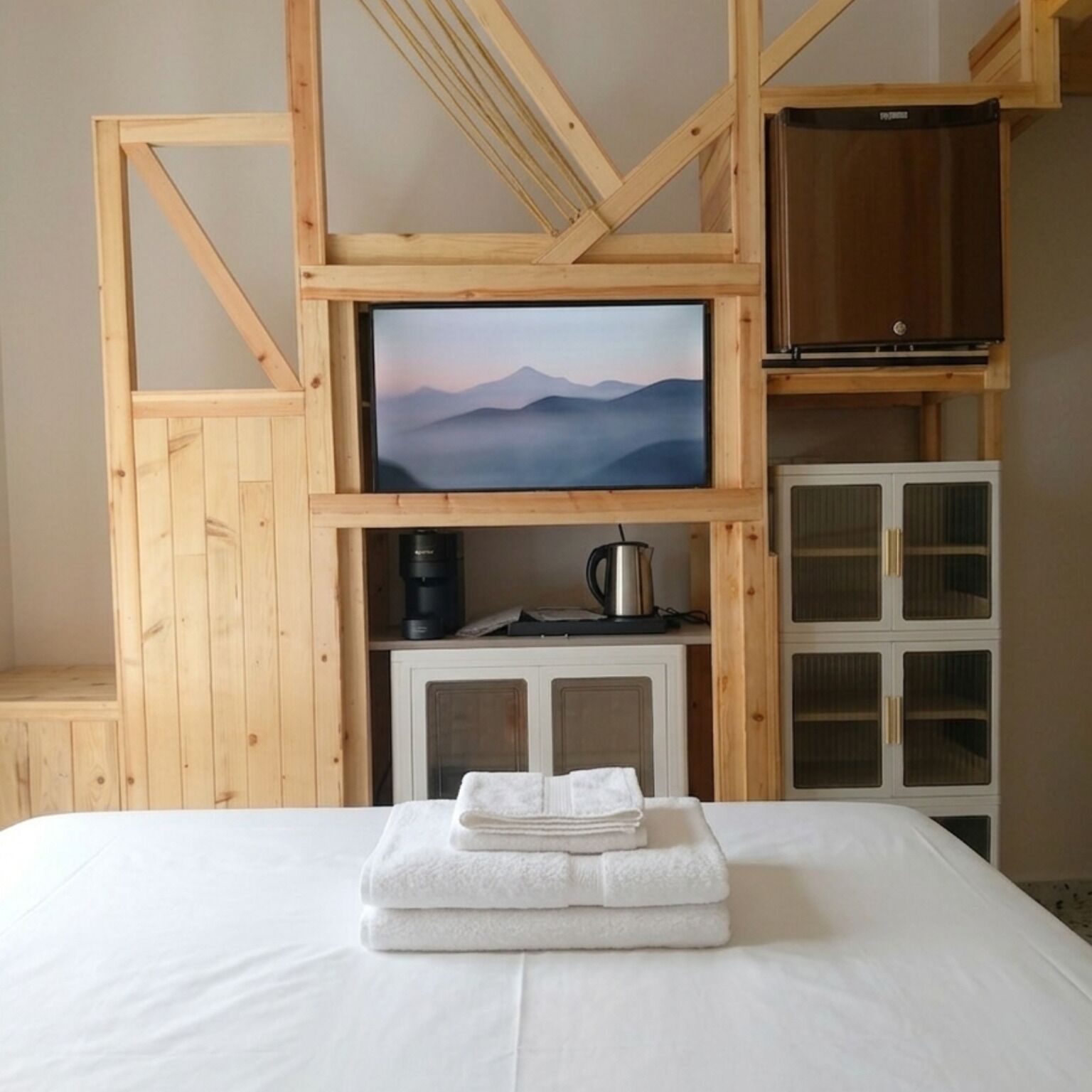 Quarto casal ou duplo | Cofres nos quartos, escrivaninha, espaço de trabalho para notebook