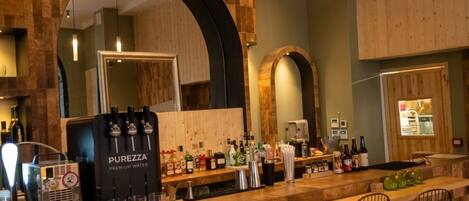 2 bars/lounges