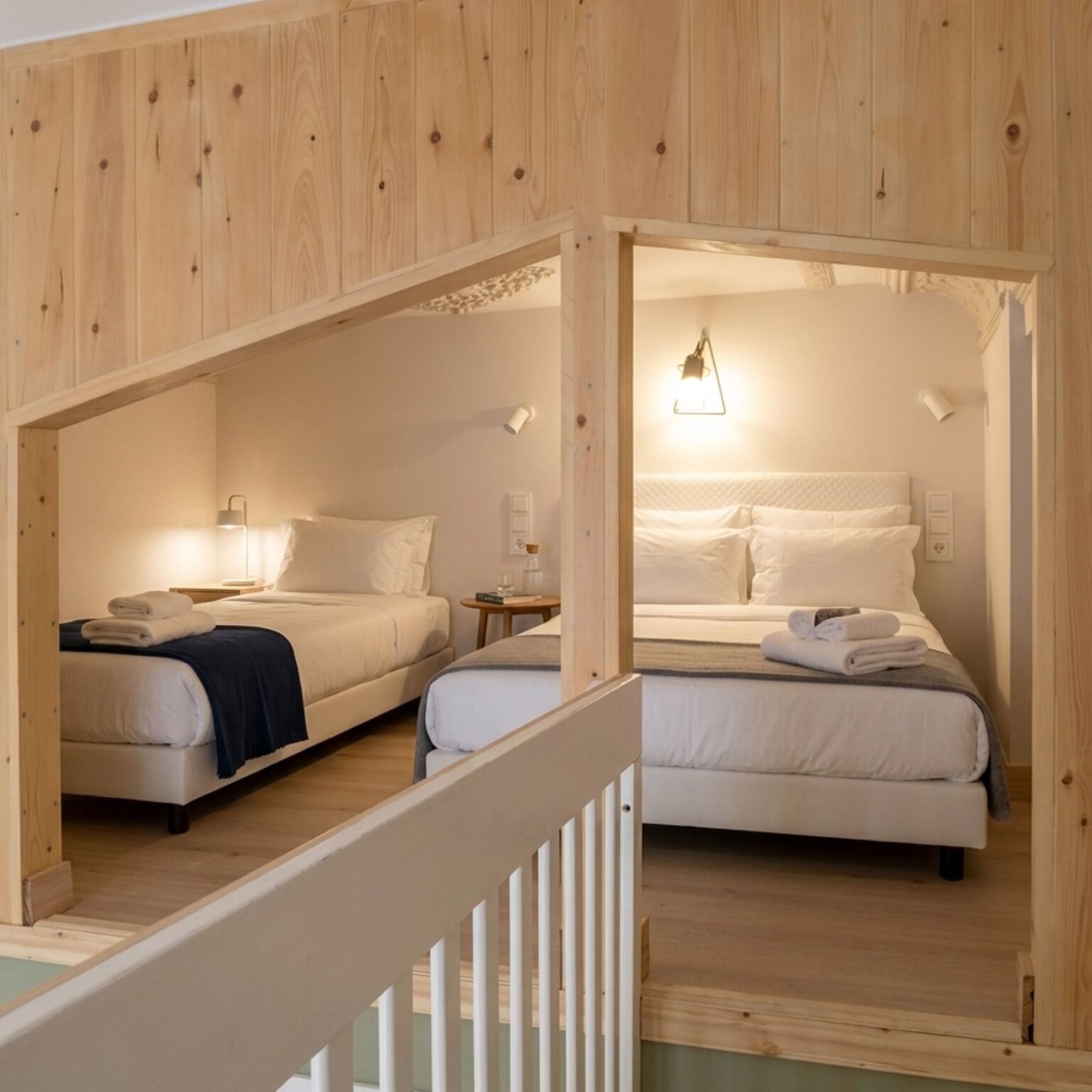Quarto casal ou duplo standard | Cofres nos quartos, escrivaninha, espaço de trabalho para notebook