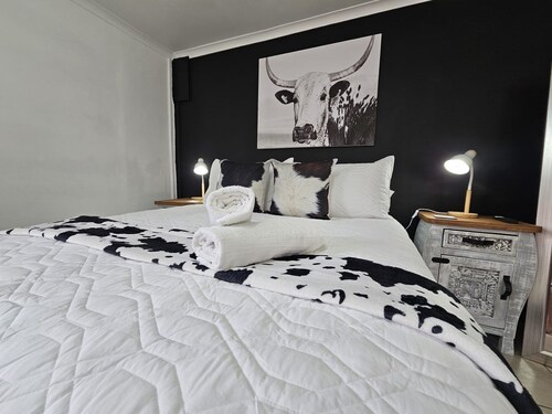 Perfect 2-bedroom apartment with AC in delightful Kimberley