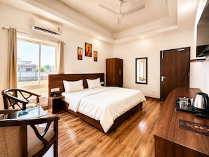 Premium bedding, bed sheets - Hotel Four Seasons R (Vikasnagar)