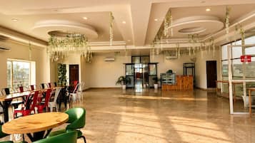 Deluxe Room | Dining