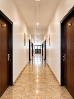 Deluxe Room | Interior - Hotel Four Seasons R (Vikasnagar)
