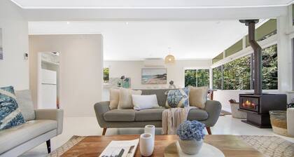Stay 3 for 2 this Winter* Fireplace, walk to beach