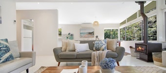Stay 3 for 2 this Winter* Fireplace, walk to beach