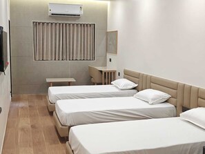 슈피리어 더블룸 | 고급 침구, 메모리폼 침대, 책상, 노트북 작업 공간