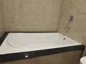 Deluxe Room, City View | Bathroom | Shower, free toiletries, towels, soap - Hotel Aqua Rajkot (Rajkot)