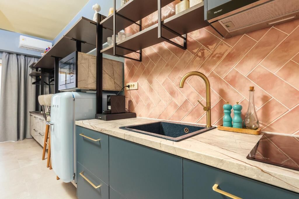 Deluxe Studio, Garden View | Private kitchen | Fridge, microwave, oven, stovetop