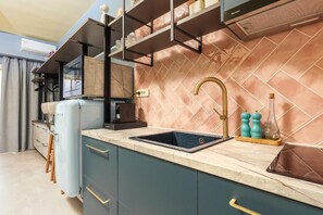 Studio Deluxe, quang cảnh vườn | Bếp riêng | Tủ lạnh, lò vi sóng, lò nướng, bếp nấu 