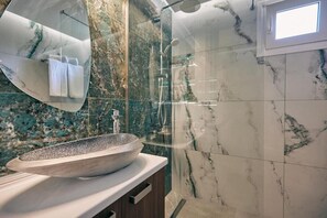 Deluxe Apartment, Garden View | Bathroom - ap boutique apartments (Zakynthos)