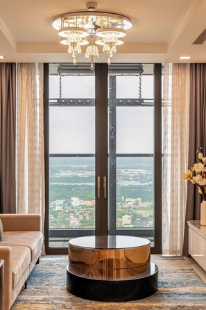 Deluxe Apartment, 3 Bedrooms, City View | Private kitchen - The Kingston Landmark 81 Sky Residence (Thanh My Tay)