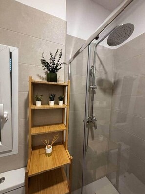 Hair dryer, towels - In Laredo, apt. with terrace 5 minutes walking distance to the beach (Laredo)