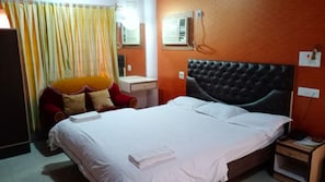 Double Room, City View | Desk, free WiFi