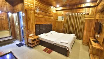 Superior Double Room, City View | Desk, free WiFi