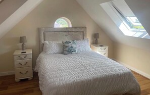1 bedroom, iron/ironing board, WiFi, bed sheets - Cozy cottage in walking distance to the village and 5 mins from Alton Towers! (Alton)