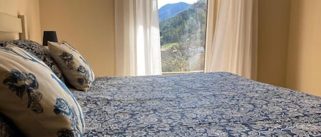 Iron/ironing board, free WiFi