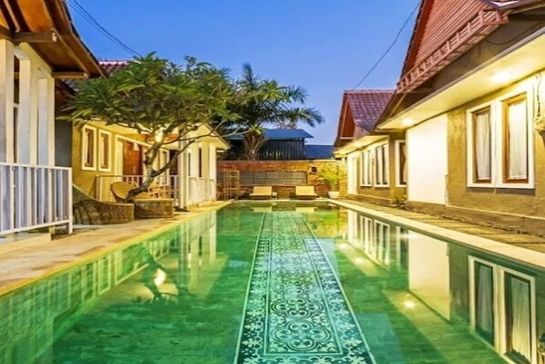 Deluxe Room | Pool