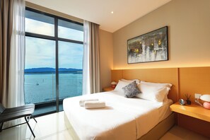 ห้องพรีเมียมสวีท, 2 ห้องนอน, ห้องน้ำส่วนตัว, วิวทะเล | โต๊ะทำงาน, ผ้าม่านกันแสง, เตารีด/โต๊ะรีดผ้า, Wi-Fi ฟรี
