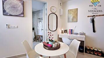 Premium Suite, 2 Bedrooms, Private Bathroom, Sea View | Dining