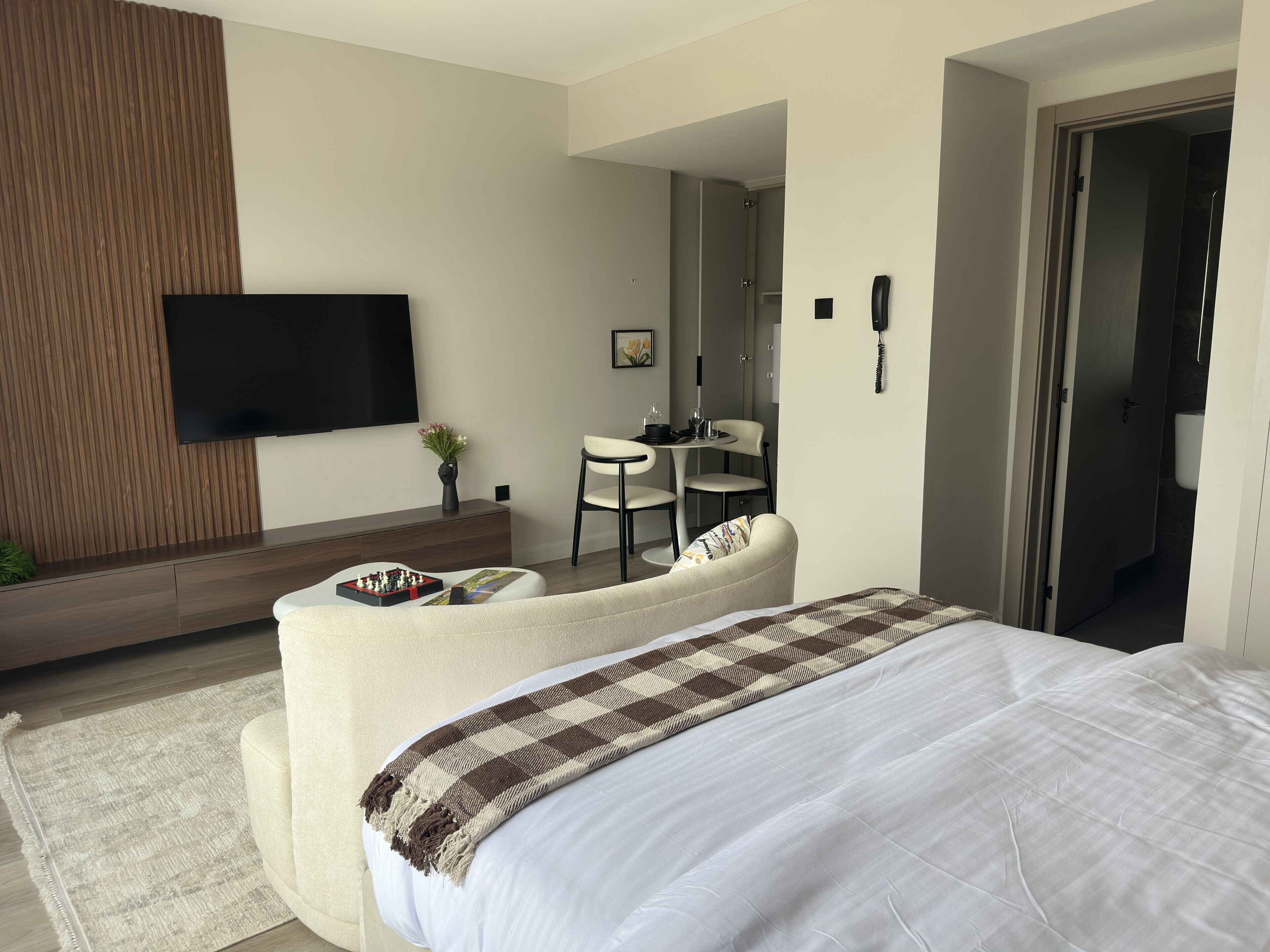 Luxury Studio | Blackout drapes, iron/ironing board (on request), WiFi (free)