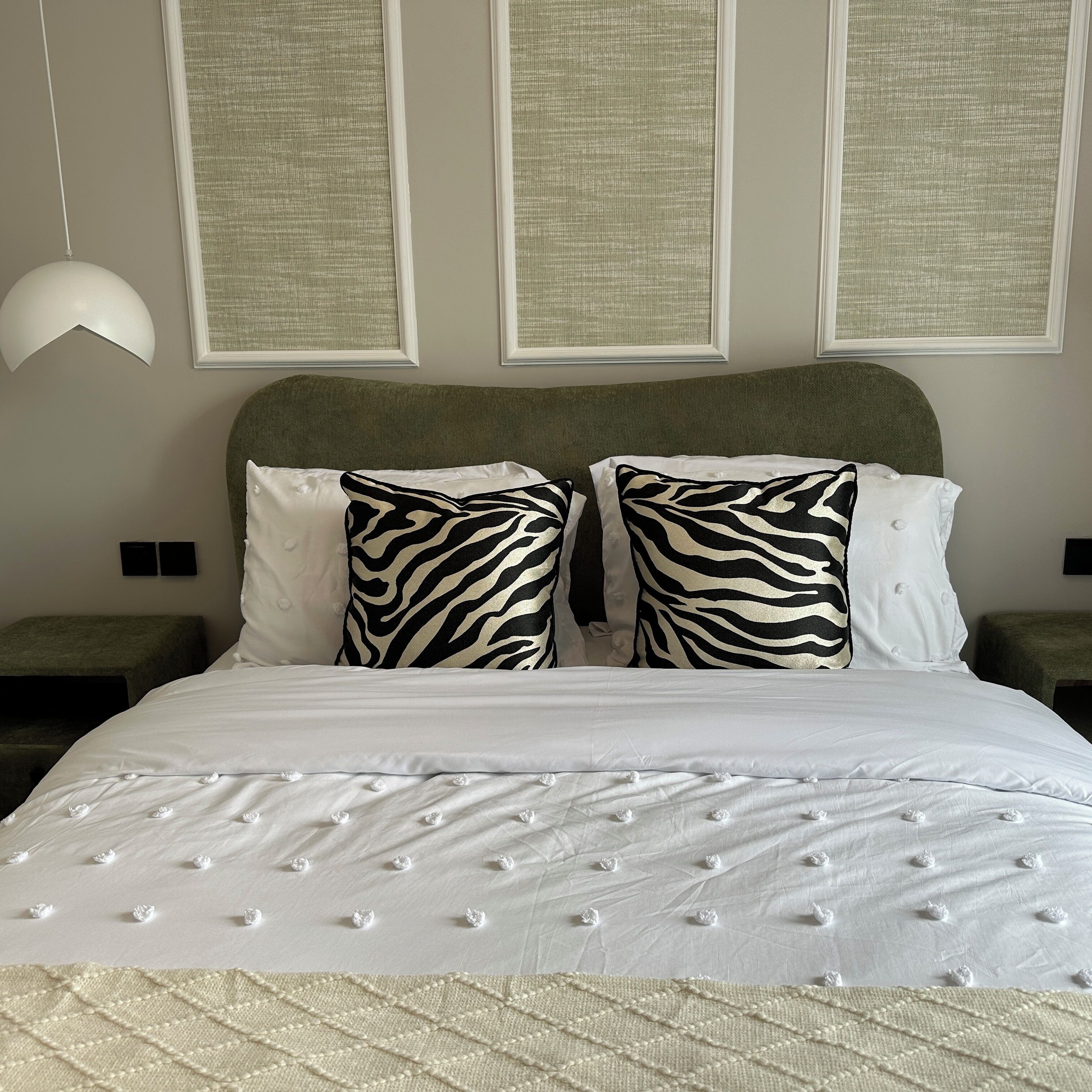 Cortinas blackout, tabla de planchar con plancha y wifi gratis 