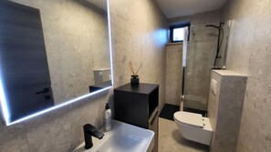 Shower, hair dryer, towels - Casa La Campanella by Villas Guide (Vodnjan)
