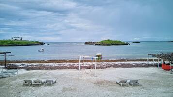 En la playa, arena blanca