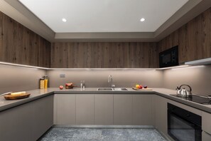 Standard Apartment, City View | Private kitchen - Thirty Five Westbay Luxury Apartments (Doha)
