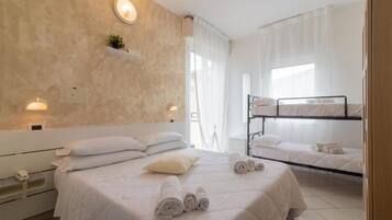 Quadruple Room | In-room safe, free WiFi