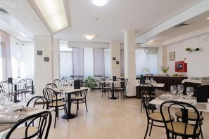 Dining - Hotel John (Rivazzurra)