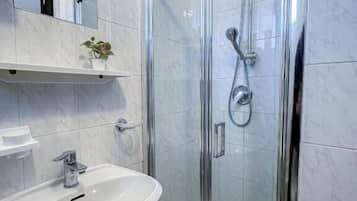 Chambre Quadruple | Salle de bain